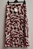 Women's Geometric Plated Skirt Size 14